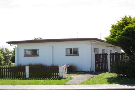 Photo of property in 1 Luxton Place, Rangiora, 7400