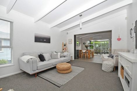 Photo of property in 21 Borrowdace Avenue, Botany Downs, Auckland, 2010