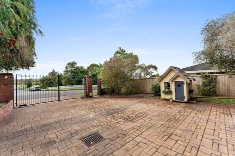 Photo of property in 10 Ballini Rise, West Harbour, Auckland, 0618