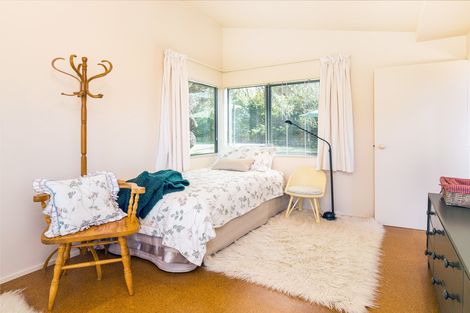 Photo of property in 2 Earle Place, Acacia Bay, Taupo, 3330