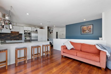 Photo of property in 6 Stephanie Close, Glenfield, Auckland, 0629