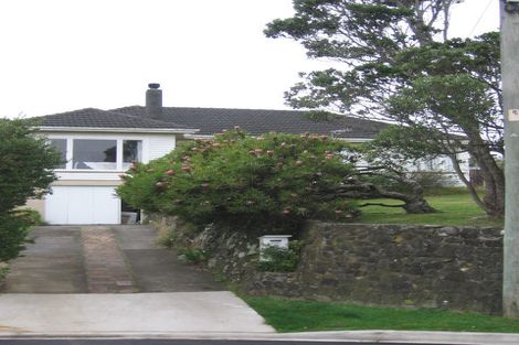 Photo of property in 13 Kinapori Terrace, Newlands, Wellington, 6037