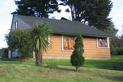 Photo of property in 3 Laingholm Drive, Laingholm, Auckland, 0604