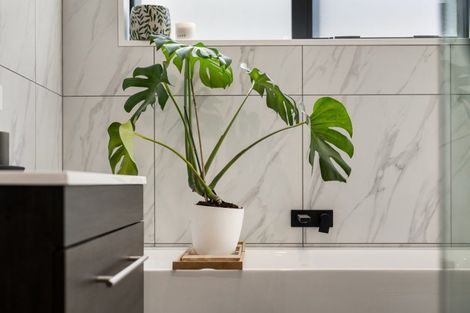 Photo of property in 6 Mcneil Crescent, Wanaka, 9305