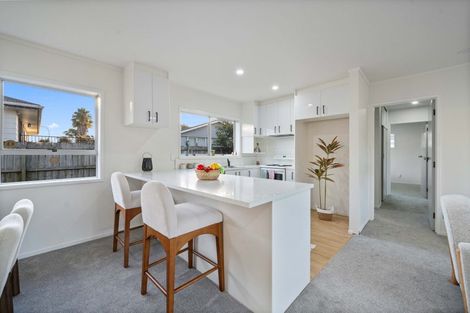 Photo of property in 2/24 Waimana Road, Conifer Grove, Takanini, 2112