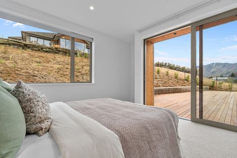 Photo of property in 33 Tomtit Crescent, Lake Hawea, 9382