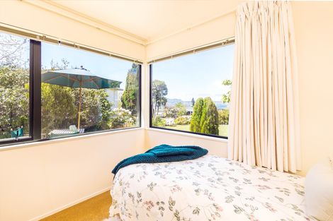 Photo of property in 2 Earle Place, Acacia Bay, Taupo, 3330