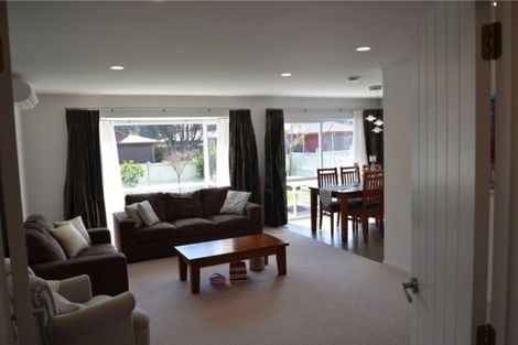 Photo of property in 16 Mirabell Place, Golflands, Auckland, 2013