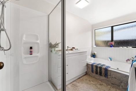 Photo of property in 12 Cooper Road, Stanmore Bay, Whangaparaoa, 0932