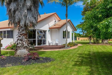 Photo of property in 25 Sunny Crescent, Huapai, Kumeu, 0810