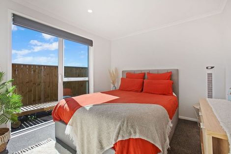 Photo of property in 9 Whata Street, Clarks Beach, 2122