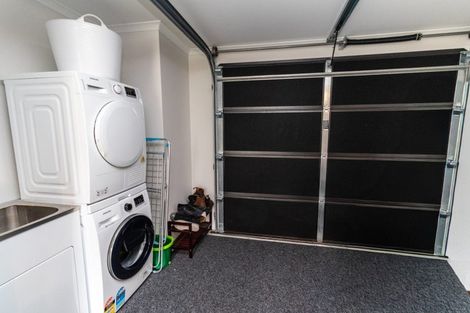 Photo of property in 41 Glanmire Road, Newlands, Wellington, 6037