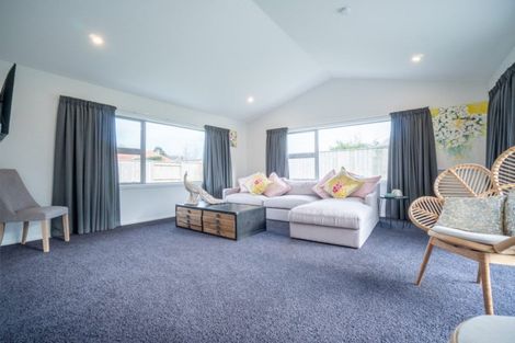 Photo of property in 6 Waimarama Court, Roslyn, Palmerston North, 4414