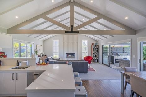 Photo of property in 18 Topping Place, Whitianga, 3510