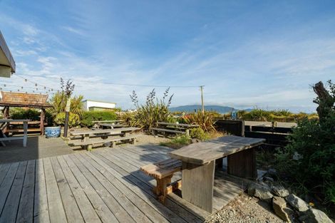 Photo of property in 1 Waimea Road, Waikanae Beach, Waikanae, 5036