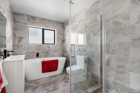 Photo of property in 5 Younger Lane, Massey, Auckland, 0614