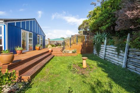 Photo of property in 2/11 Mervyn Place, Plimmerton, Porirua, 5026