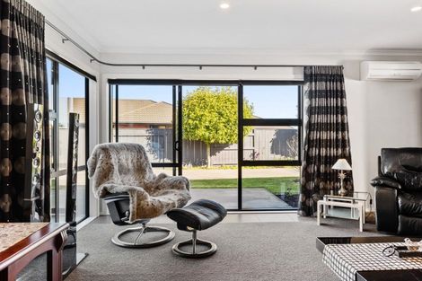 Photo of property in 25 Chestnut Close, Kelvin Grove, Palmerston North, 4414