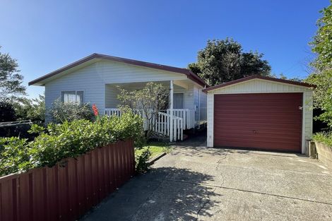 Photo of property in 3a Roberts Street, Tawa, Wellington, 5028