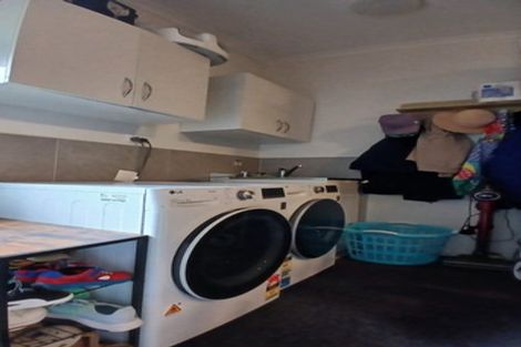 Photo of property in 3 Huataki Road, Northcote, Auckland, 0627