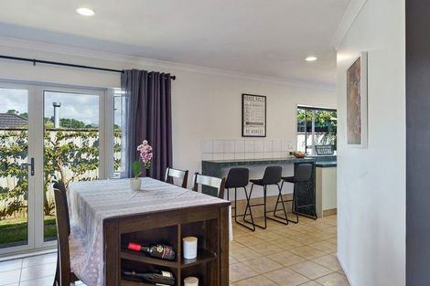 Photo of property in 17 Ashleigh Way, Waikanae Beach, Waikanae, 5036