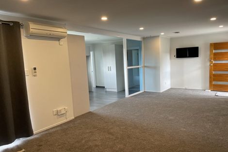 Photo of property in 1/4 Pemberton Avenue, Bayview, Auckland, 0629