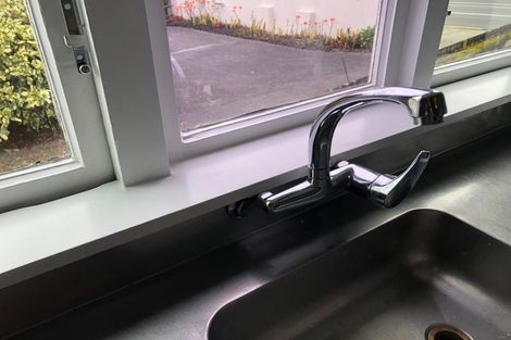 Photo of property in 51 Onewa Road, Northcote, Auckland, 0627