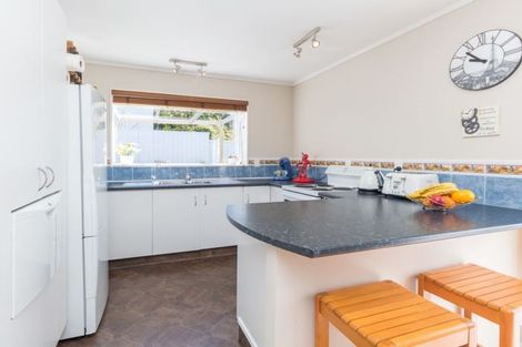 Photo of property in 2/6 Sandgate Avenue, Botany Downs, Auckland, 2010