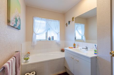 Photo of property in 5 Camberley Court, Manurewa East, Auckland, 2102