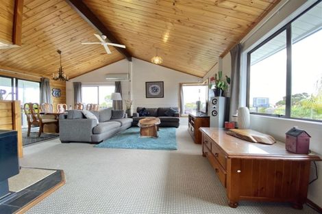 Photo of property in 91 Wiseley Road, West Harbour, Auckland, 0618