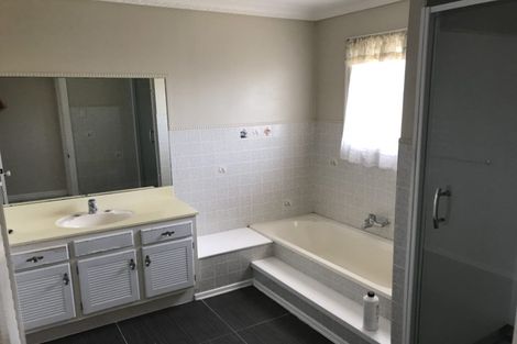 Photo of property in 26 Widmore Drive, Massey, Auckland, 0614