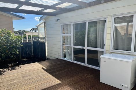 Photo of property in 1/12 De Thiery Place, Pakuranga Heights, Auckland, 2010