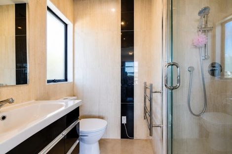Photo of property in 12 Van Dyke Place, West Harbour, Auckland, 0618