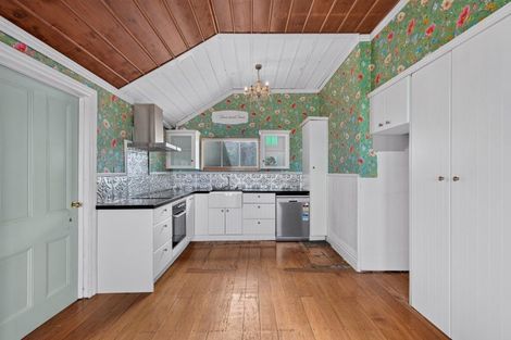 Photo of property in 42 Cameron Road, Bluff Hill, Napier, 4110