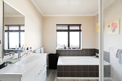 Photo of property in 28 Diomede Glade, Flagstaff, Hamilton, 3210