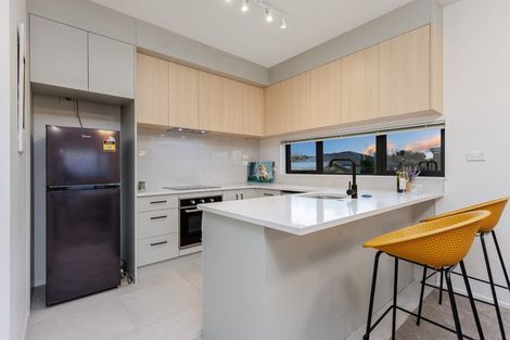 Photo of property in 4/43a Waimumu Road, Massey, Auckland, 0614