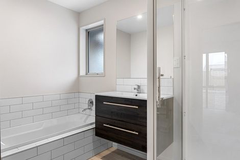 Photo of property in 18 Grey View Grove, Rangiora, 7400