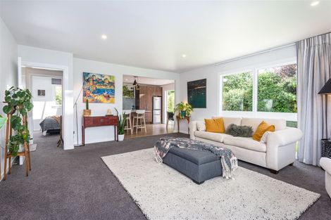 Photo of property in 2/10 Ladbrokes Place, Fendalton, Christchurch, 8052