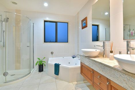 Photo of property in 15 Koraha Road, Kumeu, 0892