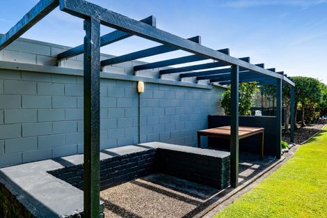 Photo of property in 15 Leon Place, Waitara, 4320