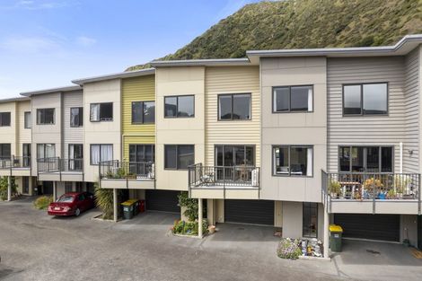 Photo of property in Te Kakariki Apartments, 6/6 Wellington Road, Paekakariki, 5034