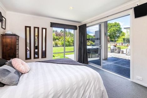 Photo of property in 27 Loch Views Road, Acacia Bay, Taupo, 3385
