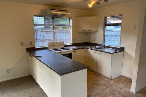 Photo of property in 4/4a Marine Parade, Mount Maunganui, 3116