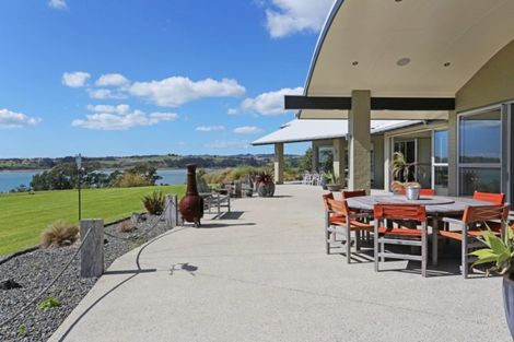 Photo of property in 389 Clifton Road, Whitford, Howick, 2571