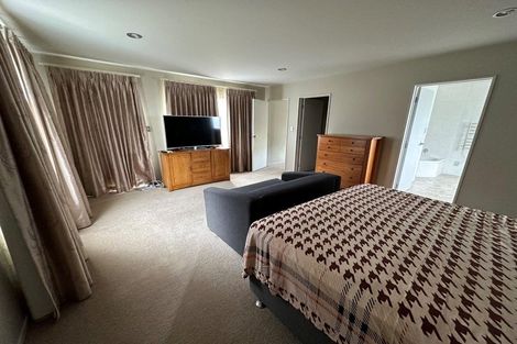 Photo of property in 15 Bintulu Place, Fairview Heights, Auckland, 0632