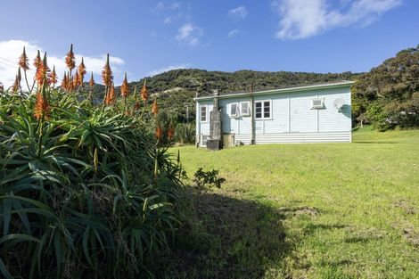 Photo of property in 118 Garden Road, Piha, New Lynn, 0772