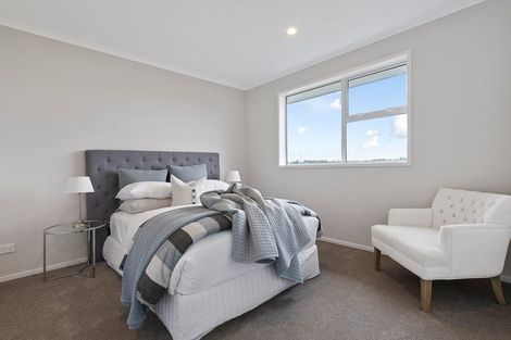 Photo of property in 35 Hayfield Way, Karaka, Papakura, 2113