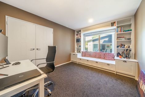 Photo of property in 41 Mount Marua Way, Timberlea, Upper Hutt, 5018