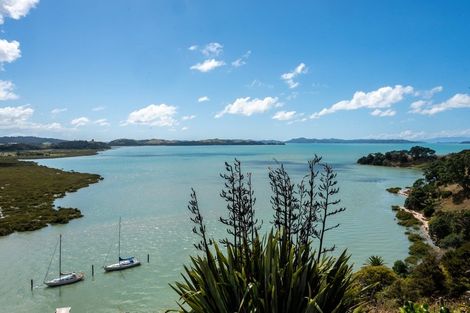 Photo of property in 848 Clevedon Kawakawa Road, Clevedon, Papakura, 2585