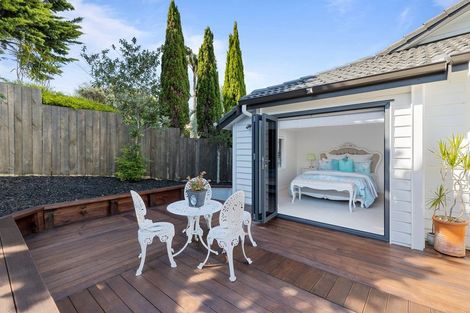 Photo of property in 4 Calypso Place, Rothesay Bay, Auckland, 0630